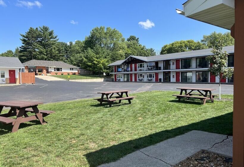 בית מלון כפרי All Star Inn & Suites