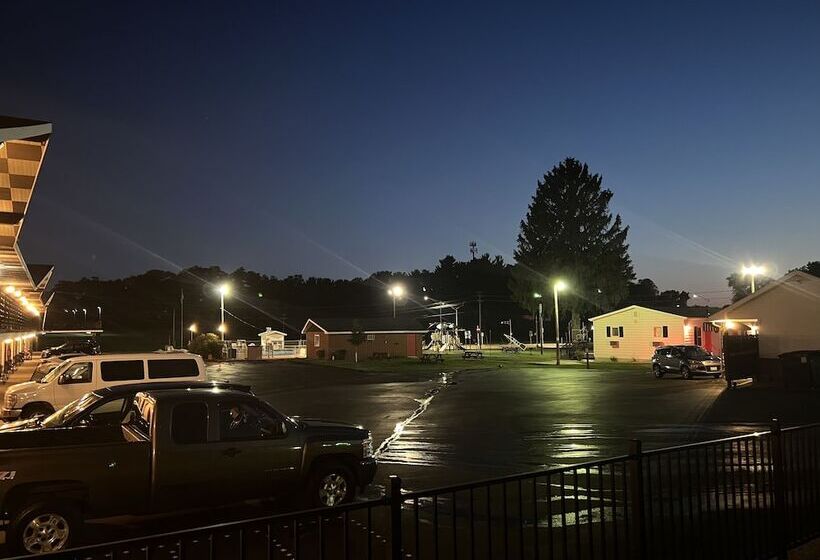 בית מלון כפרי All Star Inn & Suites