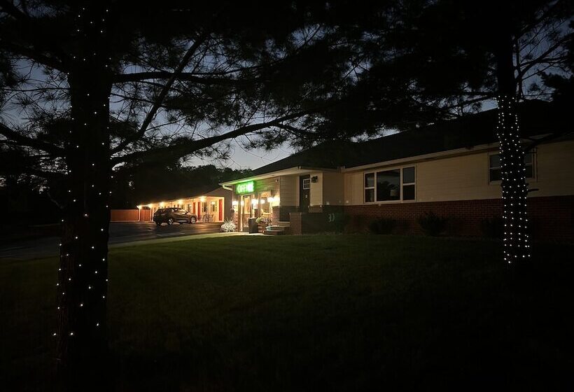 בית מלון כפרי All Star Inn & Suites