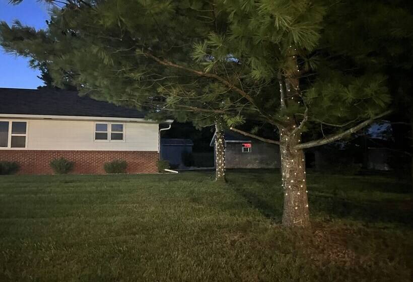 בית מלון כפרי All Star Inn & Suites