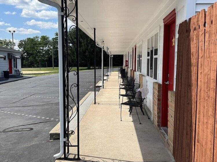 בית מלון כפרי All Star Inn & Suites