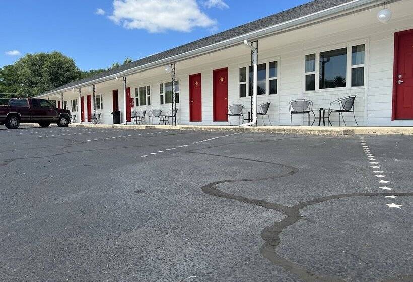 בית מלון כפרי All Star Inn & Suites