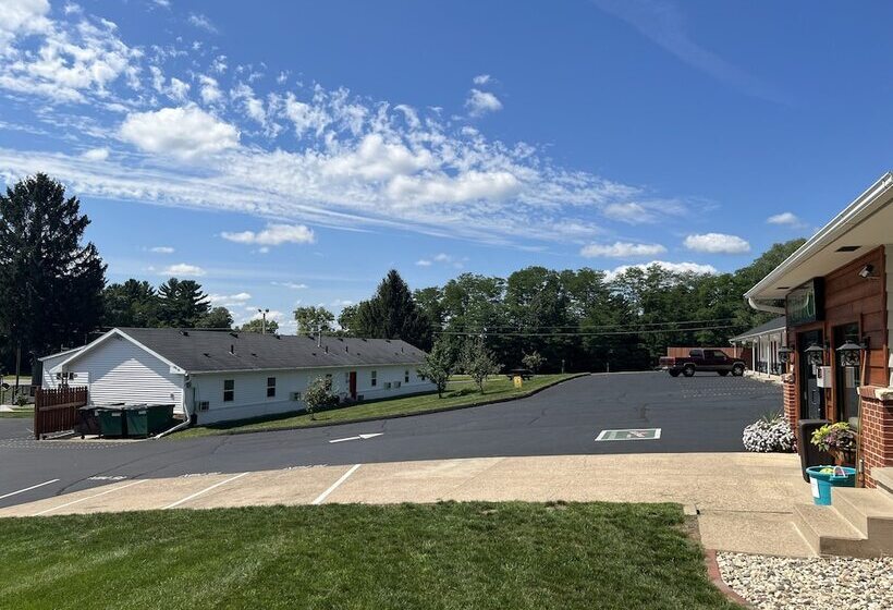 בית מלון כפרי All Star Inn & Suites