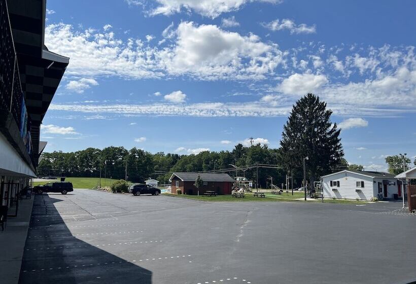 בית מלון כפרי All Star Inn & Suites