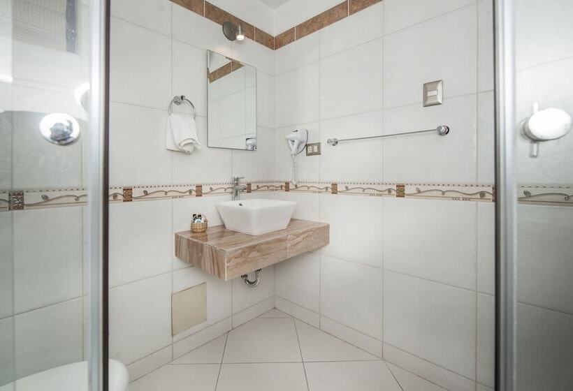 Hotel Cascada Del Inka