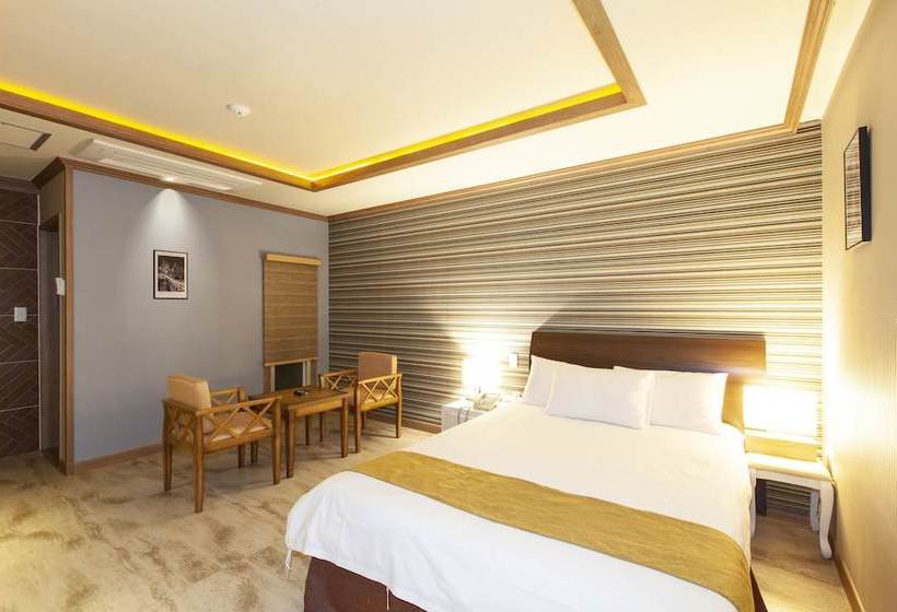 בית מלון כפרי Jeju Sahara