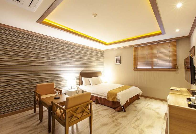 בית מלון כפרי Jeju Sahara