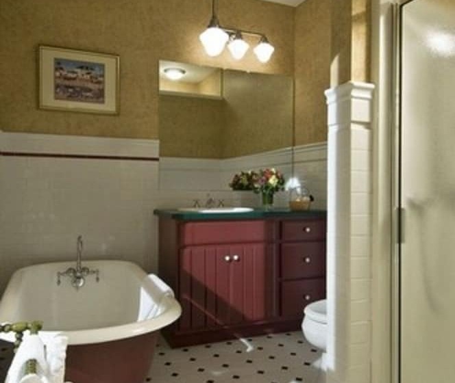 Отель The Winstead Inn