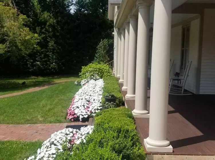 Hotelli The Winstead Inn