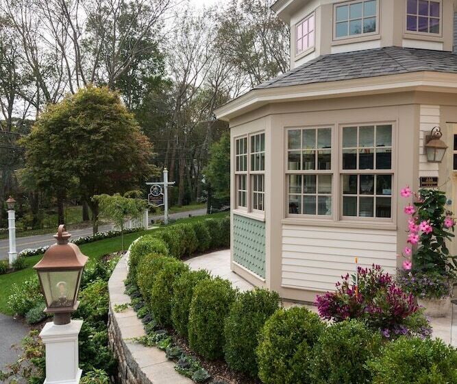 Отель The Winstead Inn