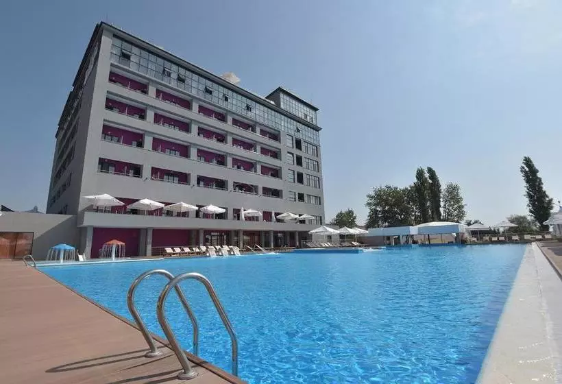 Lomakeskus Beton Brut All Inclusive & Spa Hotel In Miracleon