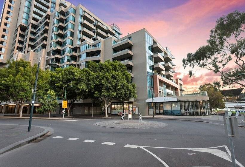 Waterfront Melbourne Apartments