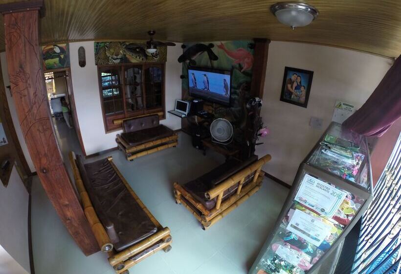 هتل Hostal La Esperanza