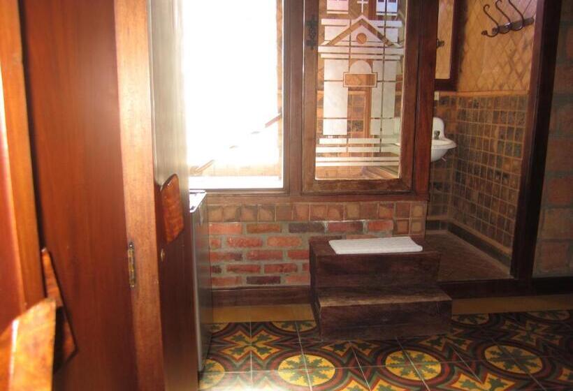 هتل Hosteria De La Plaza Menor