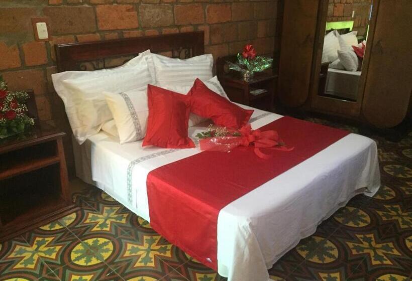 هتل Hosteria De La Plaza Menor