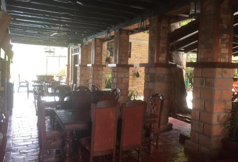 هتل Hosteria De La Plaza Menor