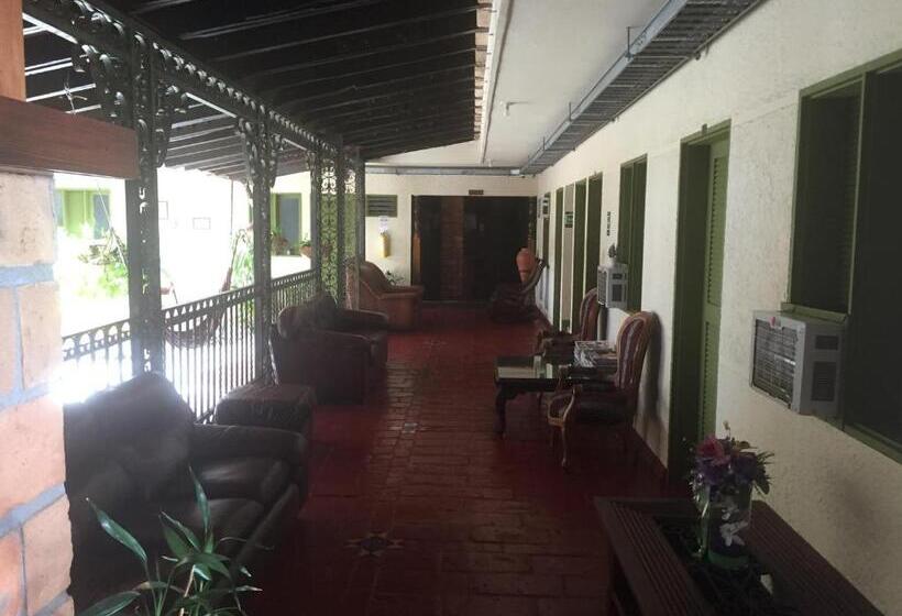 هتل Hosteria De La Plaza Menor