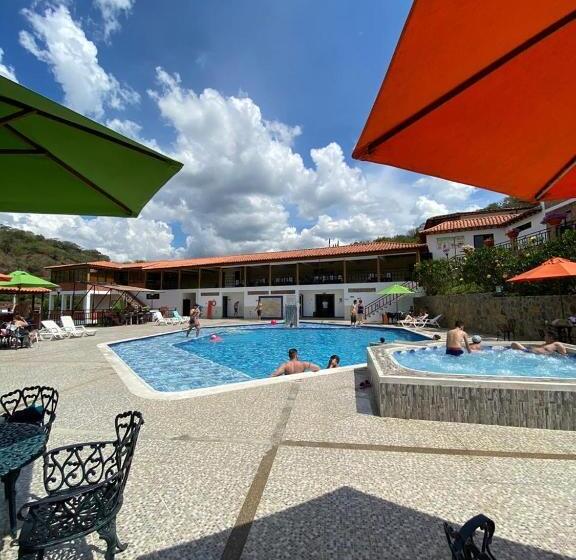 هتل La Montaña San Gil