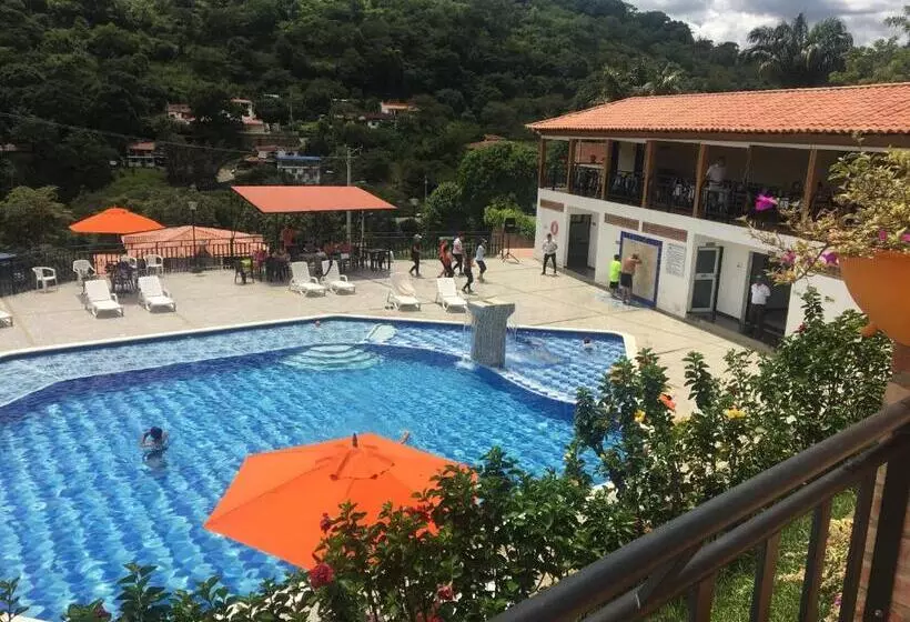 ホテル La Montaña San Gil