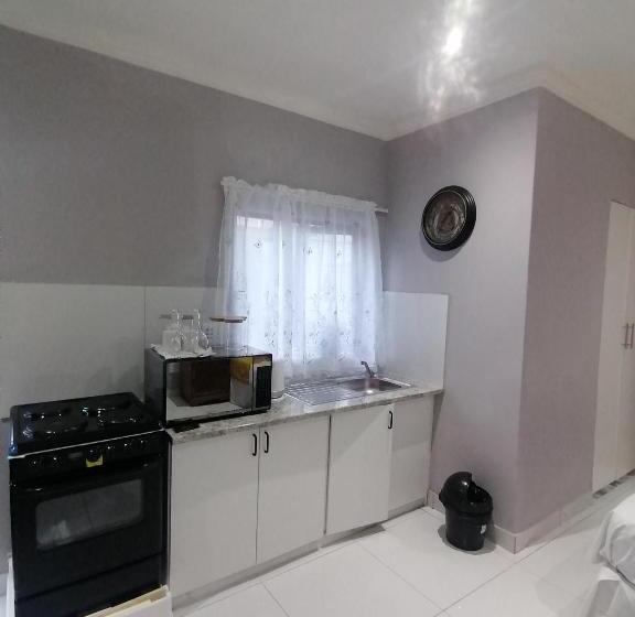 Пансион Mila Lodge 1