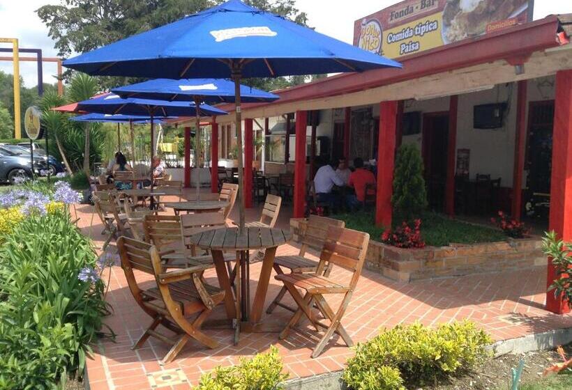 הוסטל Hostal El Hangar