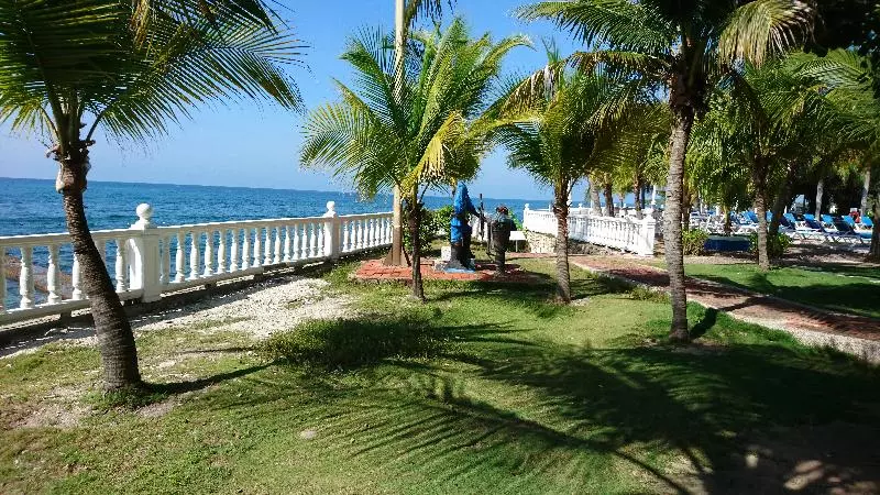 Hotelli Cocoliso Island Resort