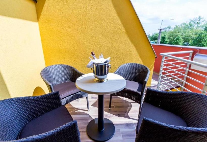 فندق Friskó Panzió