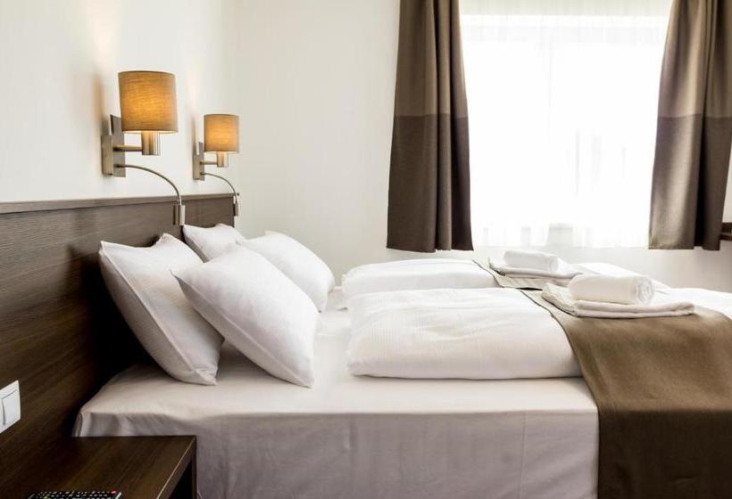 فندق Friskó Panzió