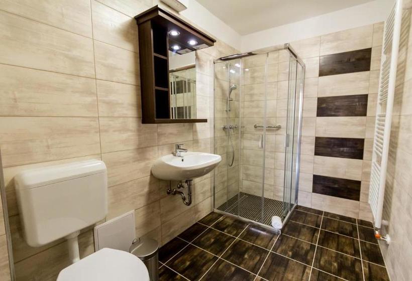 فندق Friskó Panzió