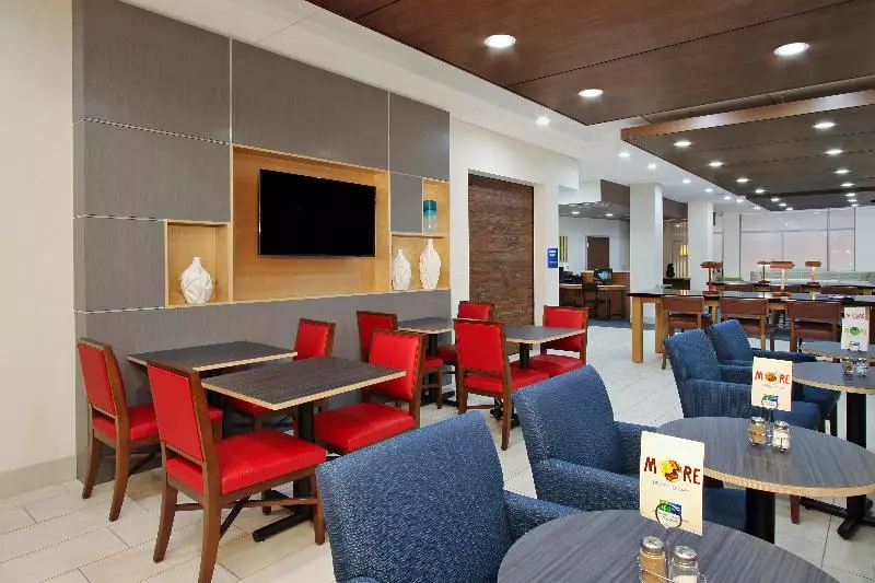 Hotelli Holiday Inn Express & Suites   Brookshire   Katy Freeway, An Ihg