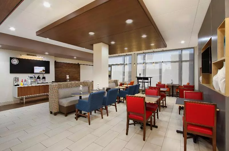 Hotelli Holiday Inn Express & Suites   Brookshire   Katy Freeway, An Ihg