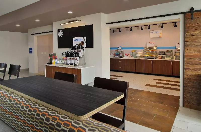 Hotelli Holiday Inn Express & Suites   Brookshire   Katy Freeway, An Ihg