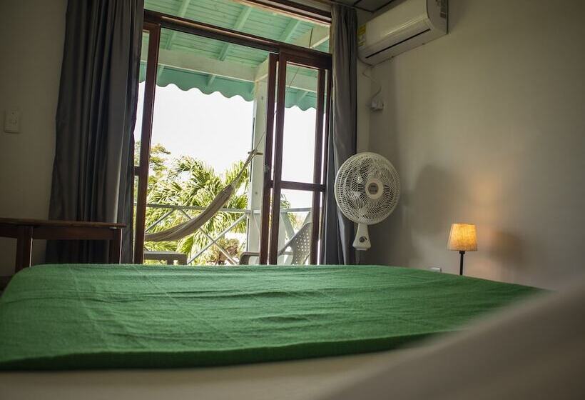 בית מלון כפרי South West Bay Cabañas