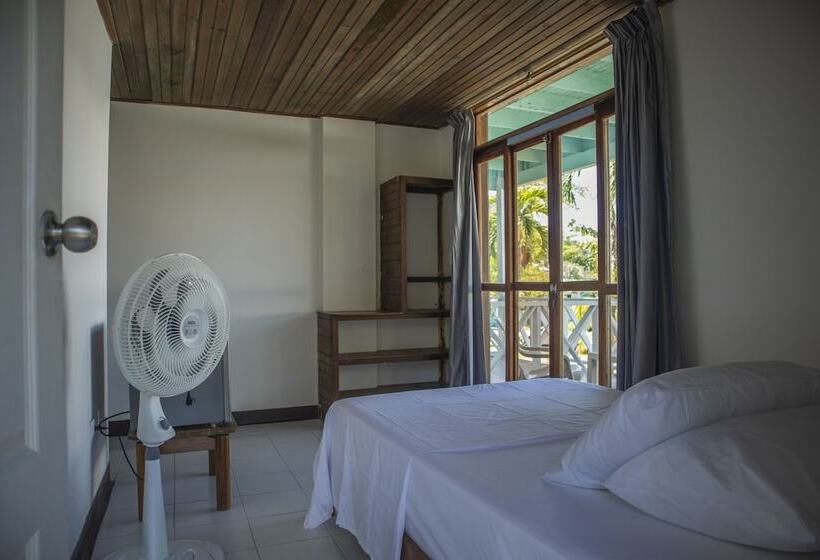 בית מלון כפרי South West Bay Cabañas