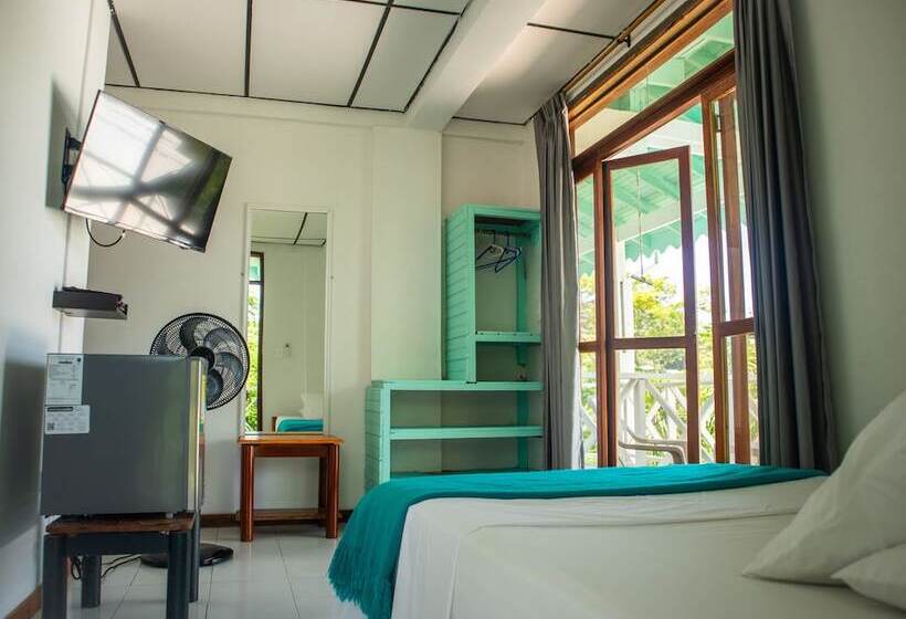 בית מלון כפרי South West Bay Cabañas