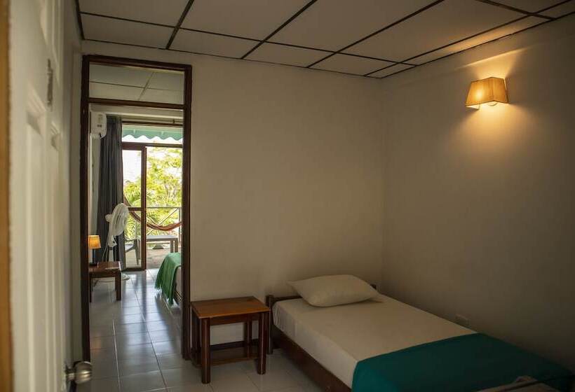 בית מלון כפרי South West Bay Cabañas