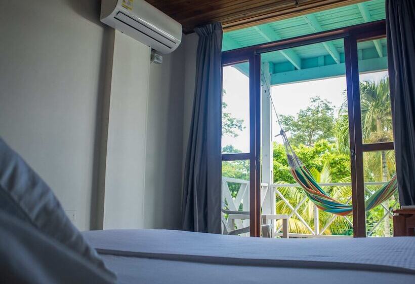 בית מלון כפרי South West Bay Cabañas