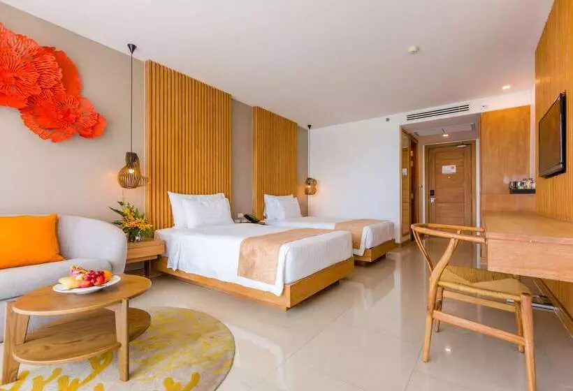 Hotelli Wyndham Grand Phuket Kalim Bay