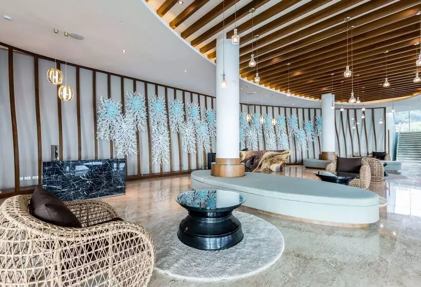 Hotelli Wyndham Grand Phuket Kalim Bay