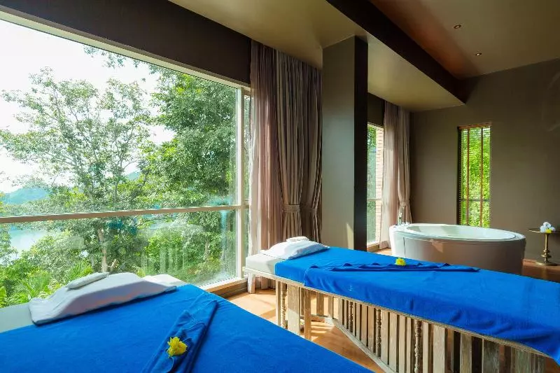 Hotelli Wyndham Grand Phuket Kalim Bay