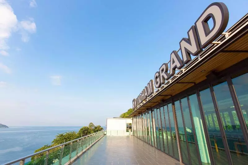 Hotelli Wyndham Grand Phuket Kalim Bay