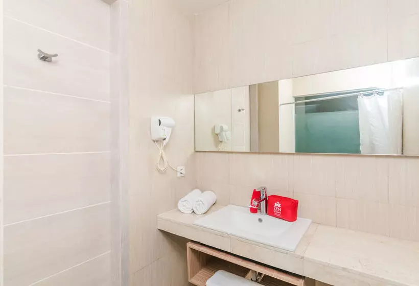 ホテル Zenrooms Denpasar Jalan Salak