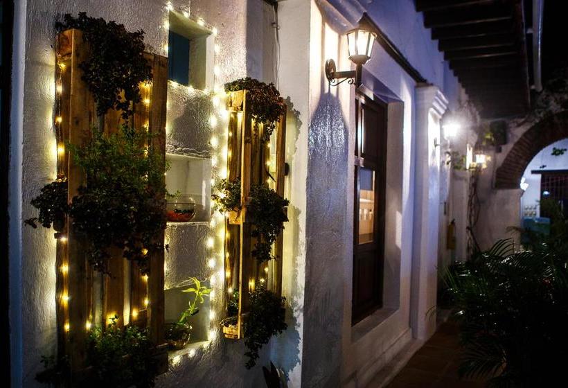 Aroha Villana Hostel