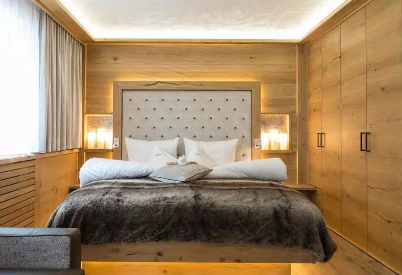 Hotelli Oberlechtaler Hof Boutique