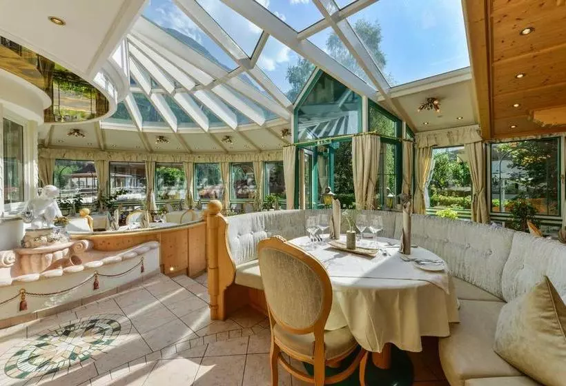 Hotelli Oberlechtaler Hof Boutique