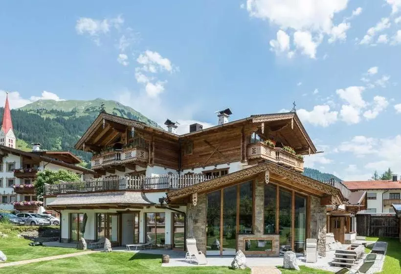 Hotelli Oberlechtaler Hof Boutique