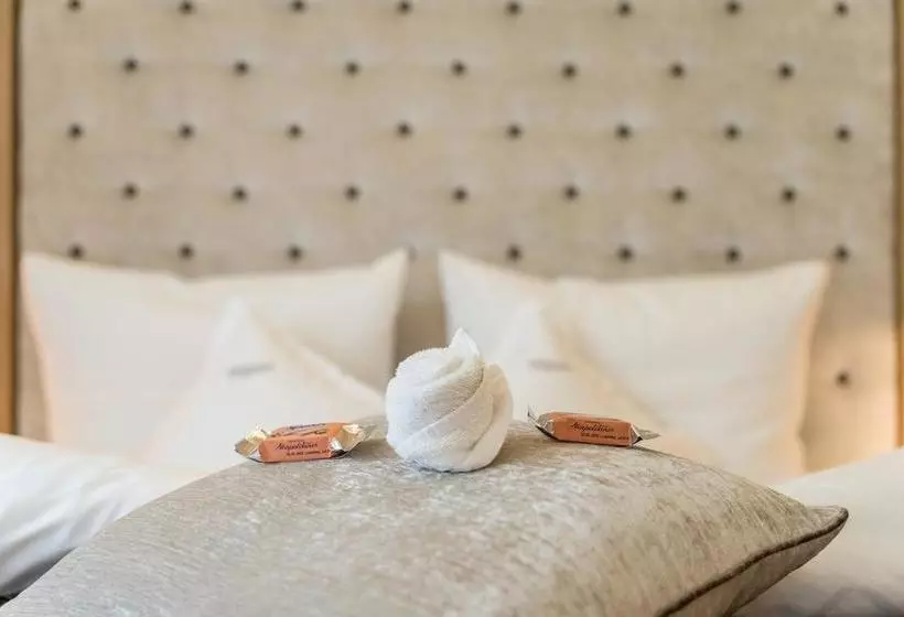 Hotelli Oberlechtaler Hof Boutique