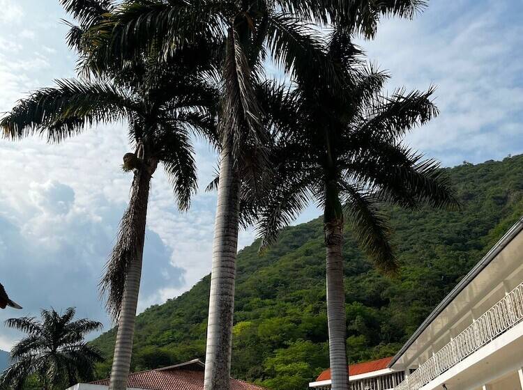 Отель Mirador De La Montaña