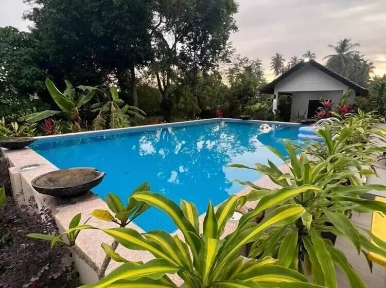 Hotelli Captain's Cabin Resort