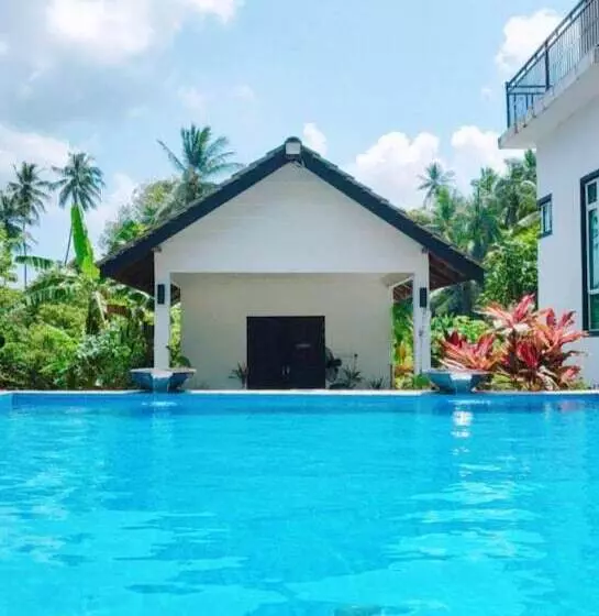 Hotelli Captain's Cabin Resort